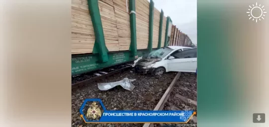Под Астраханью столкнулись поезд и легковой автомобиль