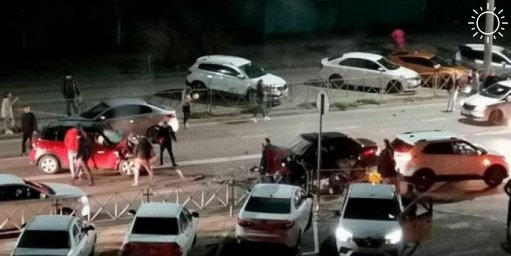 В Краснодаре в массовой аварии пострадал человек, 6 машин получили повреждения