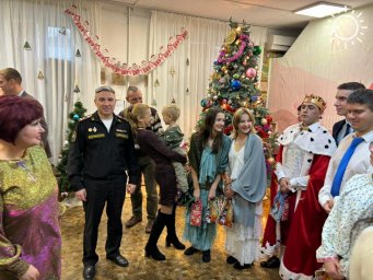 Военные следователи поздравили воспитанников подшефного севастопольского детского дома с Новым годом и Рождеством