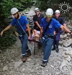 Пенсионерка пострадала во время прогулки в горах Сочи