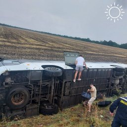 Автобус с пассажирами, следовавший из Ростова в Геленджик, перевернулся на Кубани