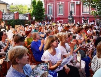 В Астрахани состоится арт-вечер "Летний праздник"