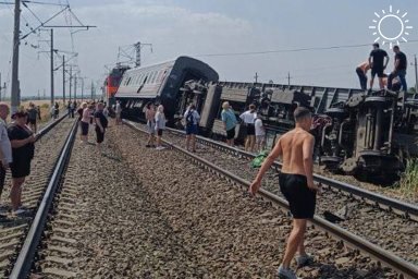 Страшная трагедия в Волгограде: поезд сошел с рельсов.